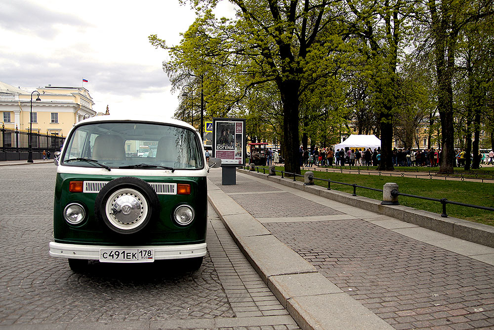Организация фотозоны с VW ретро-автобус
